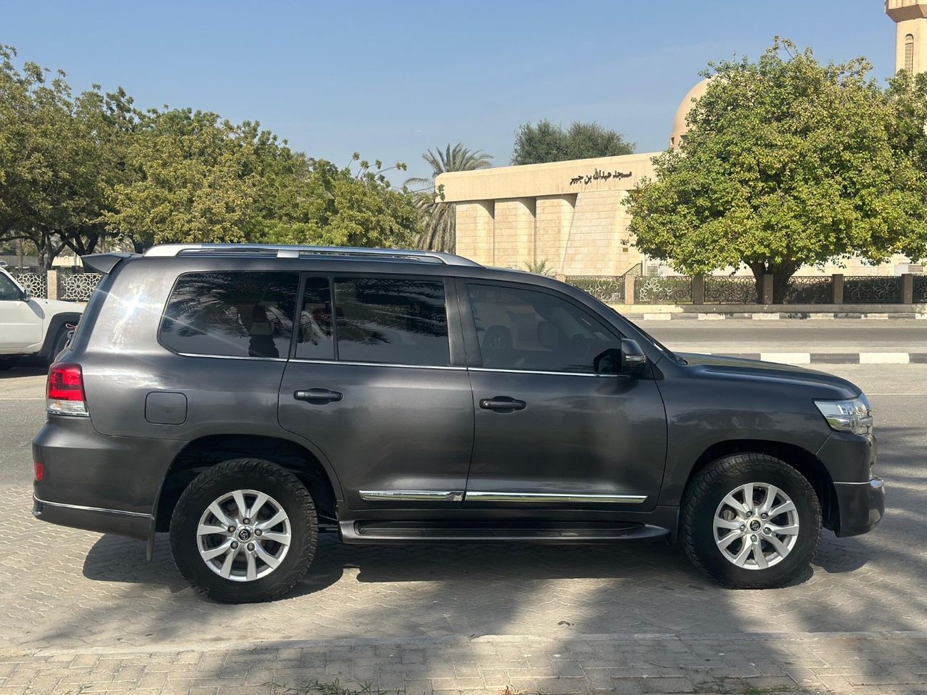 Toyota Land Cruiser Sahara export from Australia