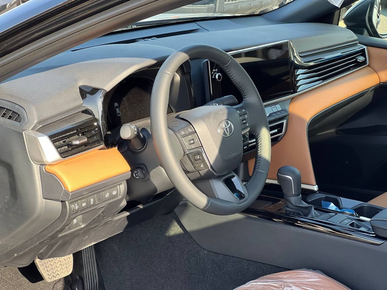 Toyota Camry GLE 2.5L PTR A/T // 2025 // FULL WITH RADAR , COOLING SEATS , PANORAMIC ROOF // SPECIAL OFFER // BY