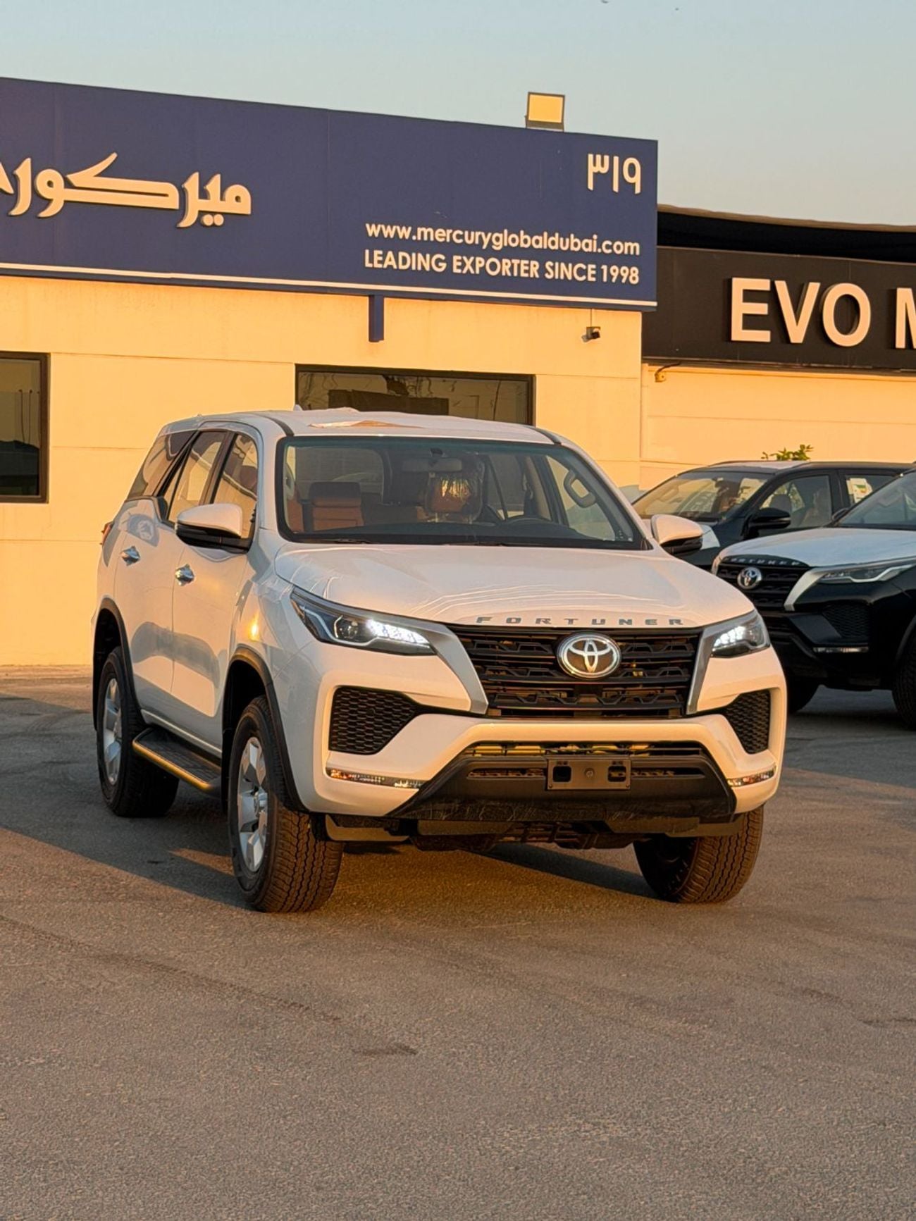 Toyota Fortuner SR5 2.7L PETROL A/T 7 SEATER