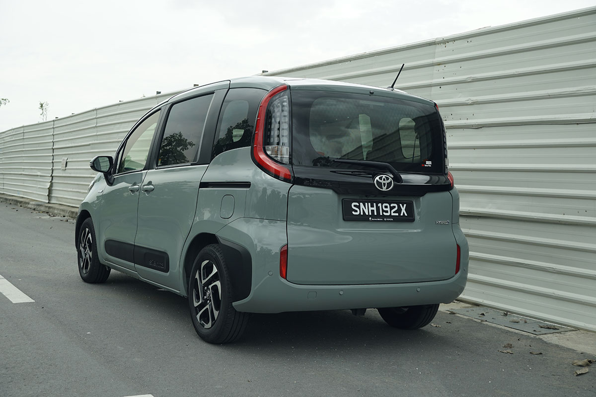 Toyota Sienta exterior - Rear Right Angled