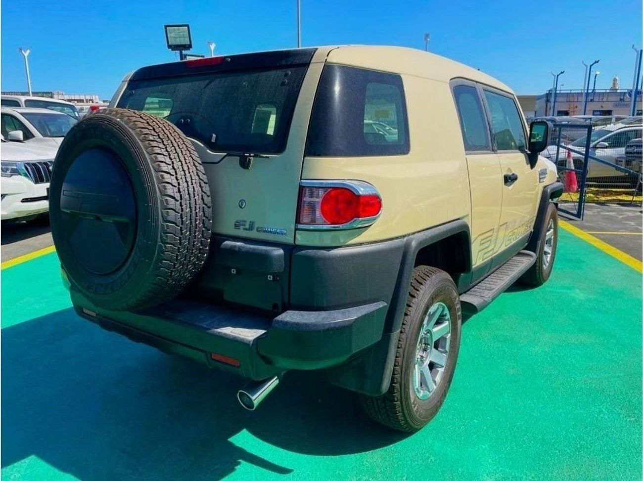 Toyota FJ Cruiser 2023 White color 4WD 4.0L petrol