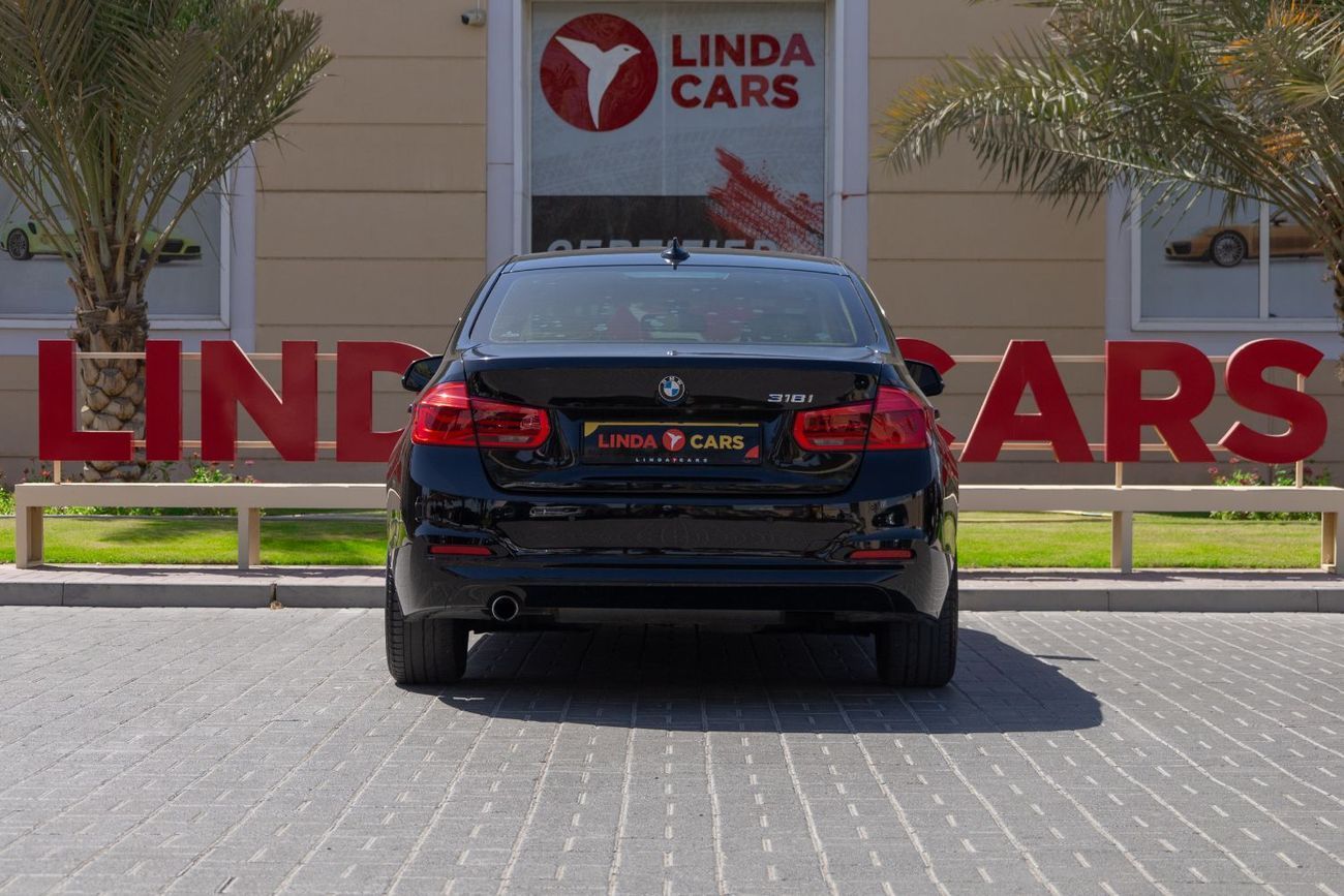 BMW 318i BMW 318i Executive 2018 GCC under Warranty with Flexible Down-Payment.