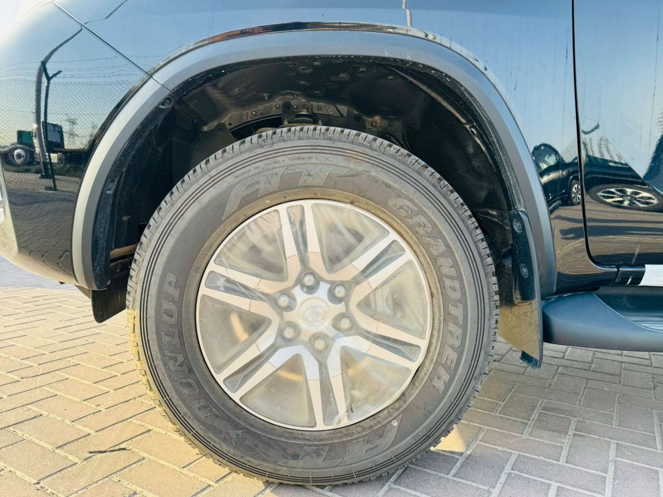 Toyota Fortuner Toyota Fortuner 2.7 mid option manual AC 2025