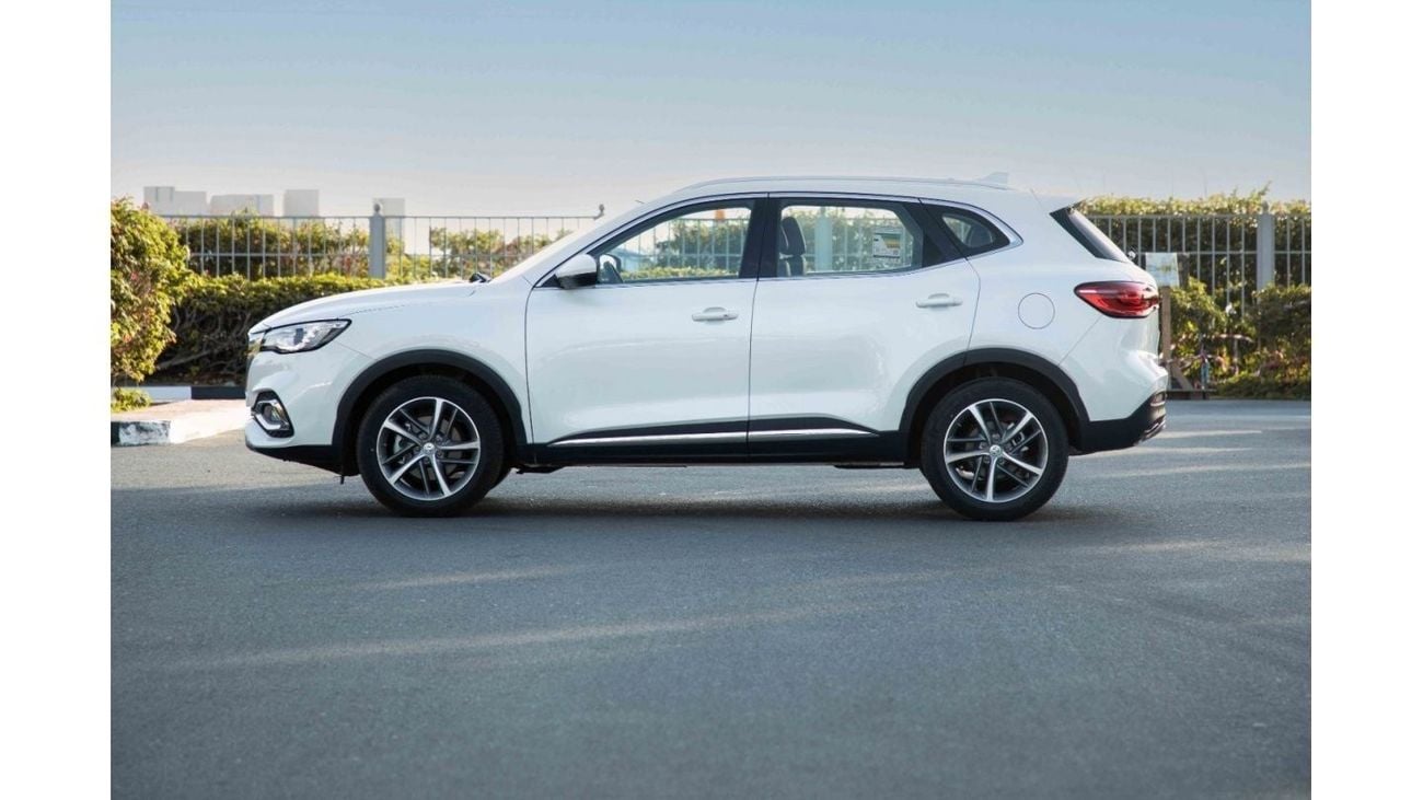 أم جي HS 2023 إم جي HS 4X4 2.0T LUXURY - أبيض لؤلؤي من الداخل بني | سعر التصدير