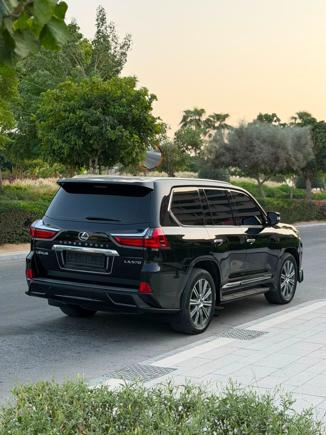 Lexus LX570 SPORT PLUS