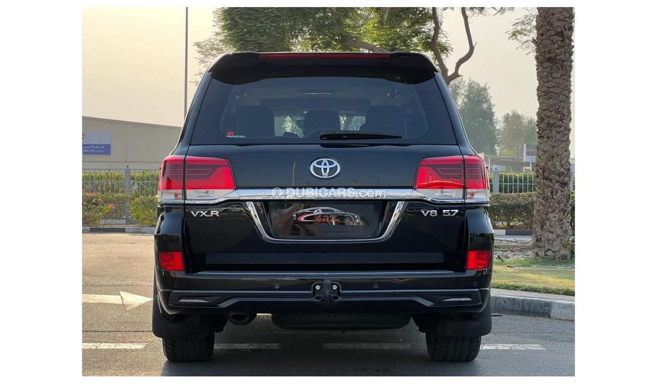 Toyota Land Cruiser TOYOTA LAND CRUIZER 2017 GCC VXR 5.7 TOP OF RANGE ORIGINAL PAINT FULL SERVICE HISTORY