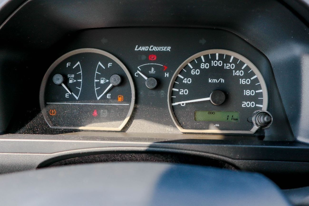 تويوتا لاند كروزر 70 Toyota Land Cruiser Hardtop 3-Door LC78 2.8L Diesel (2025 Model -