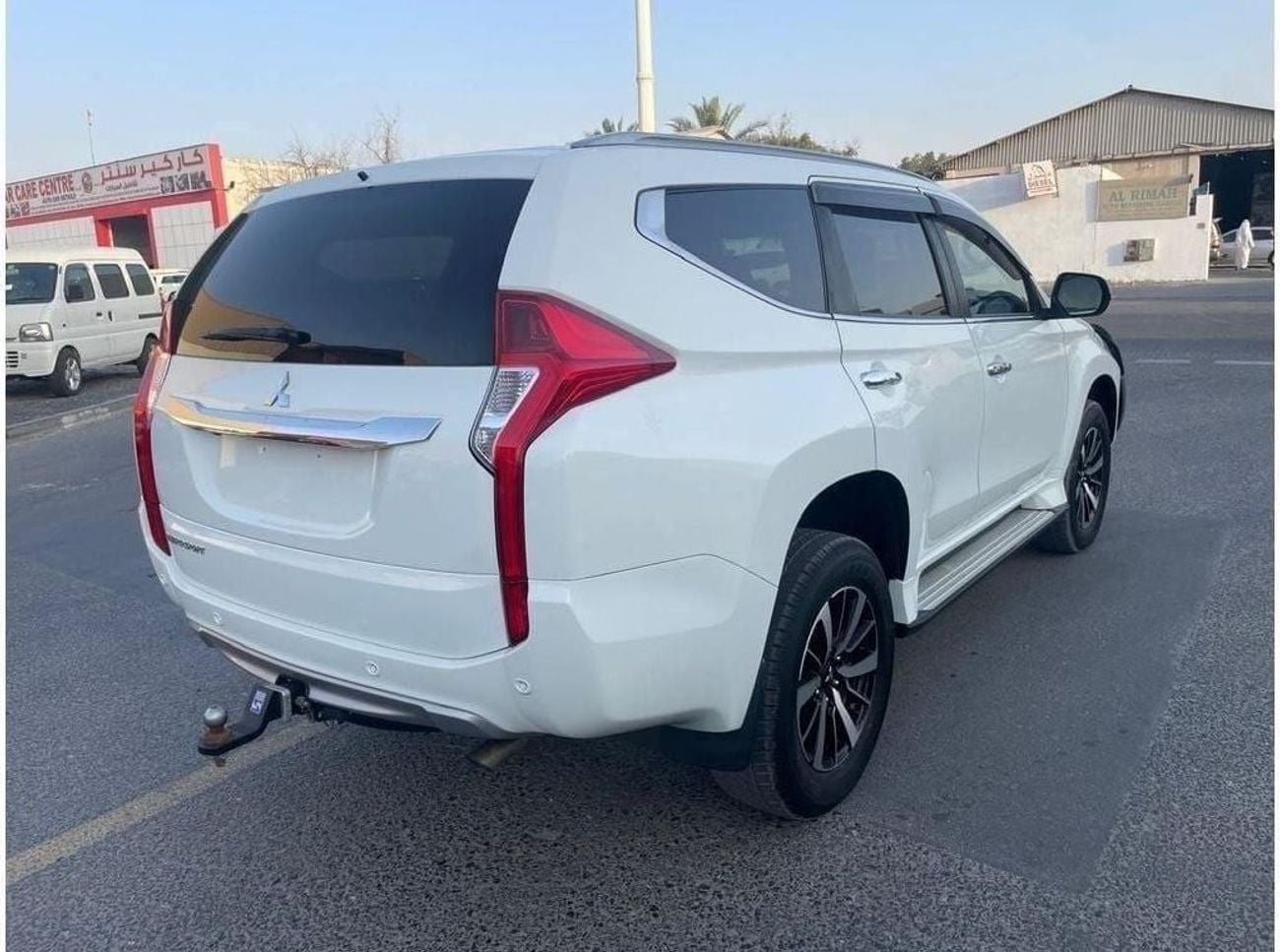 ميتسوبيشي باجيرو Diesel 2.4 Liter Right Hand Drive Automatic 4WD T.V Back Camera