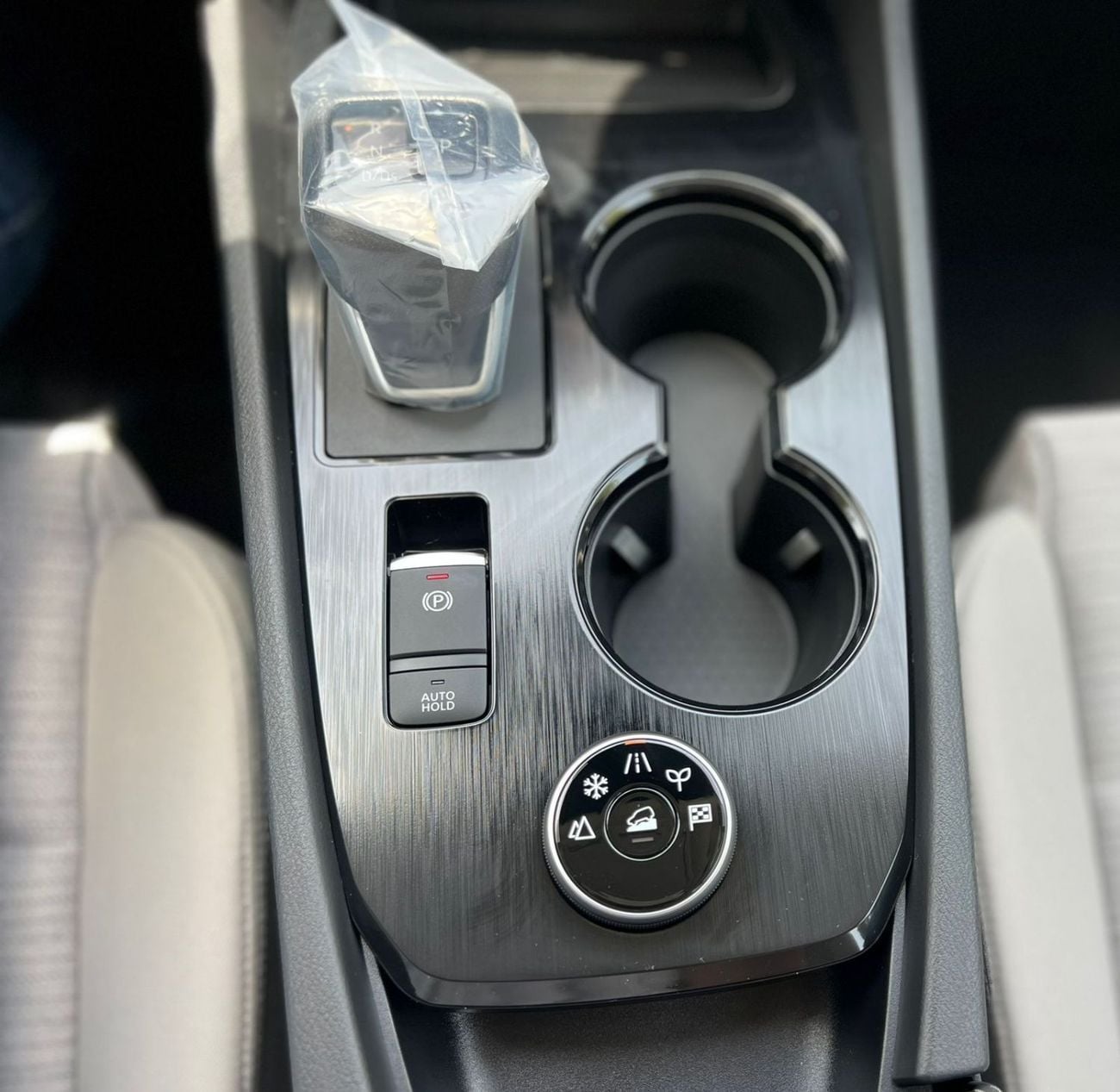 نيسان إكس تريل S 2.5L (169 HP) FWD (7 Seater)