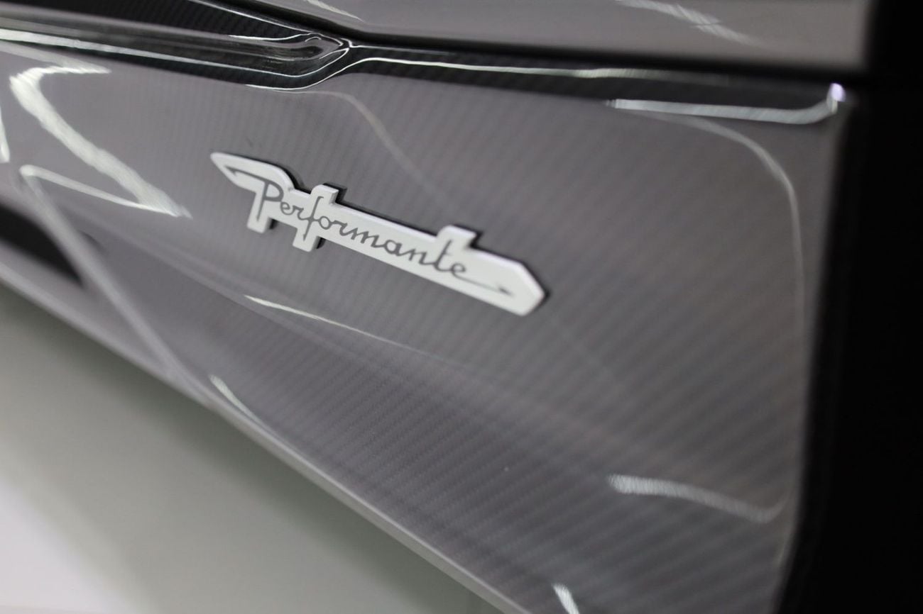لامبورغيني اوروس 2024 Lamborghini Urus Performante, Full Carbon Fiber Pack, Individual Rear Seats, Dealer Warr + Serv