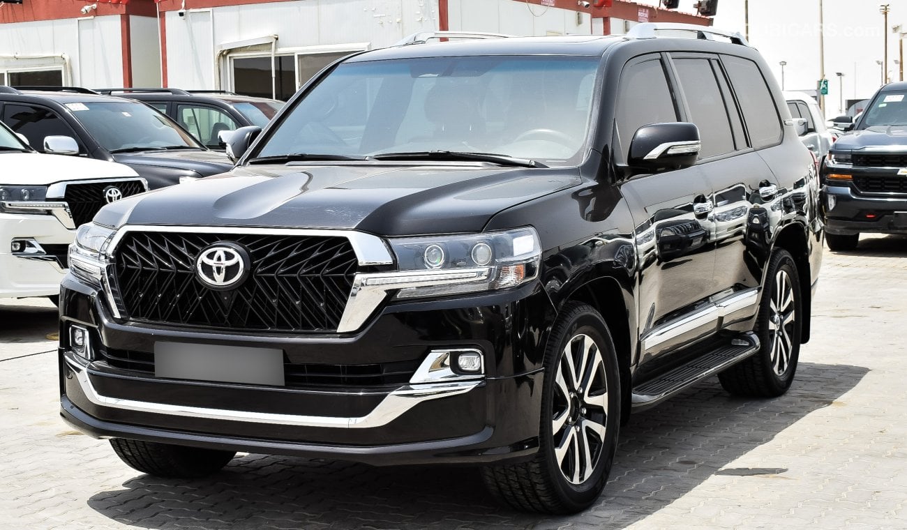 Toyota Land Cruiser VXR V8 With 2018 Body kit