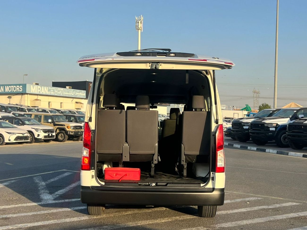 Toyota Hiace 2021 Toyota Hiace 3.5L V6 FWD - GCC- Passenger - Patrol Manual - 13 Seater - No Accident