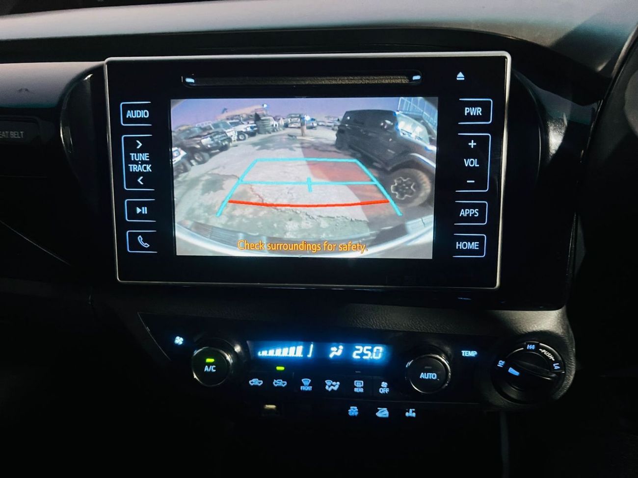 تويوتا هيلوكس DIESEL 2.8 LITER ,RIGHT HAND DRIVE ,AUTO TRANSMISSION ,ONLY FOR EXPORT