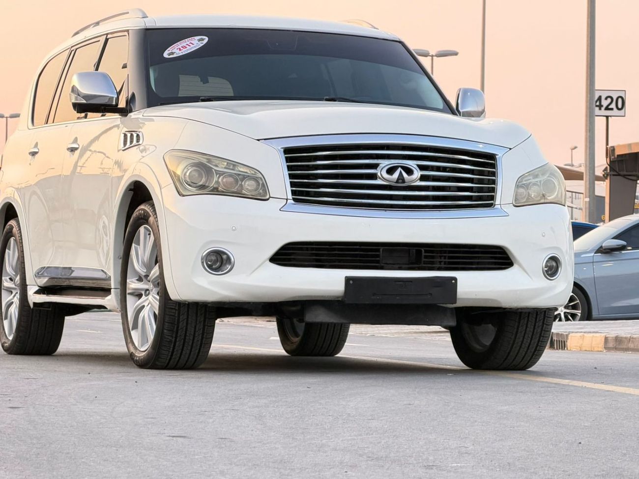 Infiniti QX56 Full option, number one