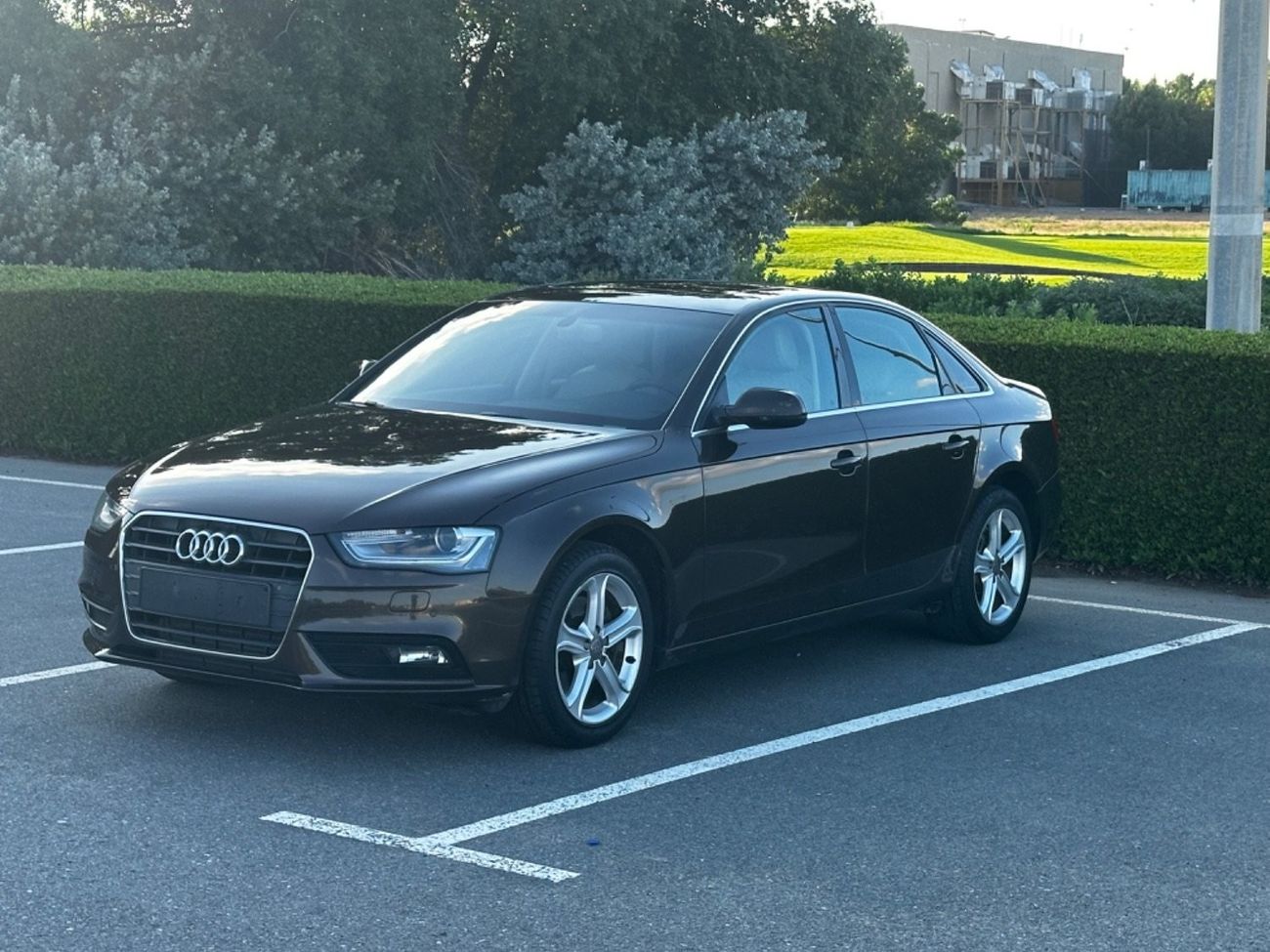 أودي A4 TFSI quattro S-لاين موديل 2015 خليجي فل مواصفات كرأسي جلد ومثبت سرعه وتحكم كهربي كأمل ونظام صوت ممتا