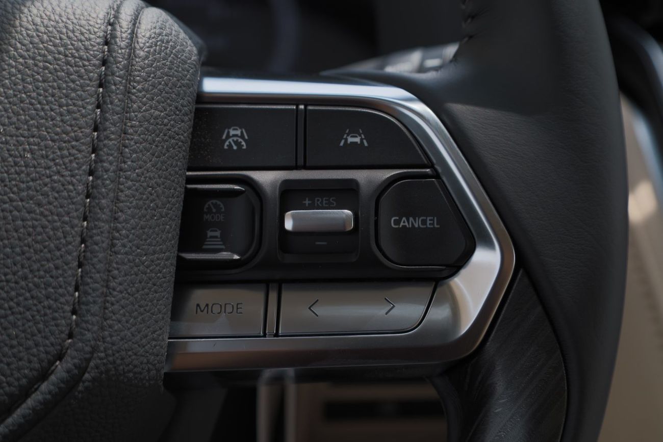 Toyota Land Cruiser TOYOTA LAND CRUISER VXR 3.5L HYBRID A/T 4WD GCC