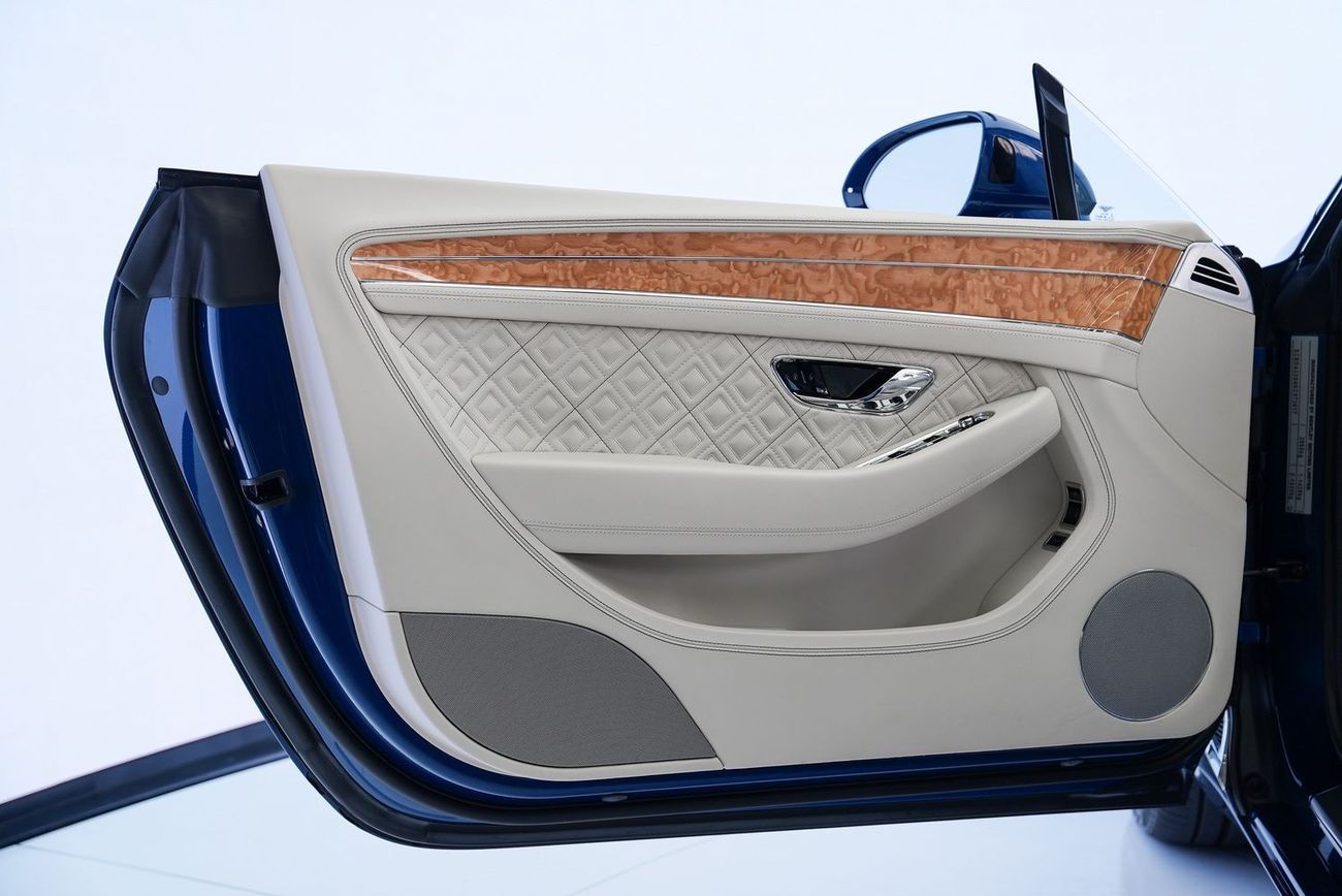 بنتلي كونتيننتال جي تي سي Bentley GTC W12 First Edition