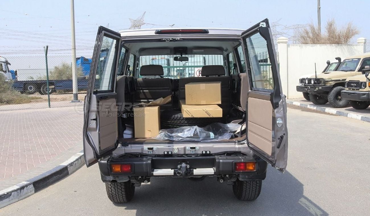 Toyota Land Cruiser 70 Hardtop LC71 . 4.0L . Petrol . 4WD . 5-Speed Manual . 7 Seats . 3 Doors For Export