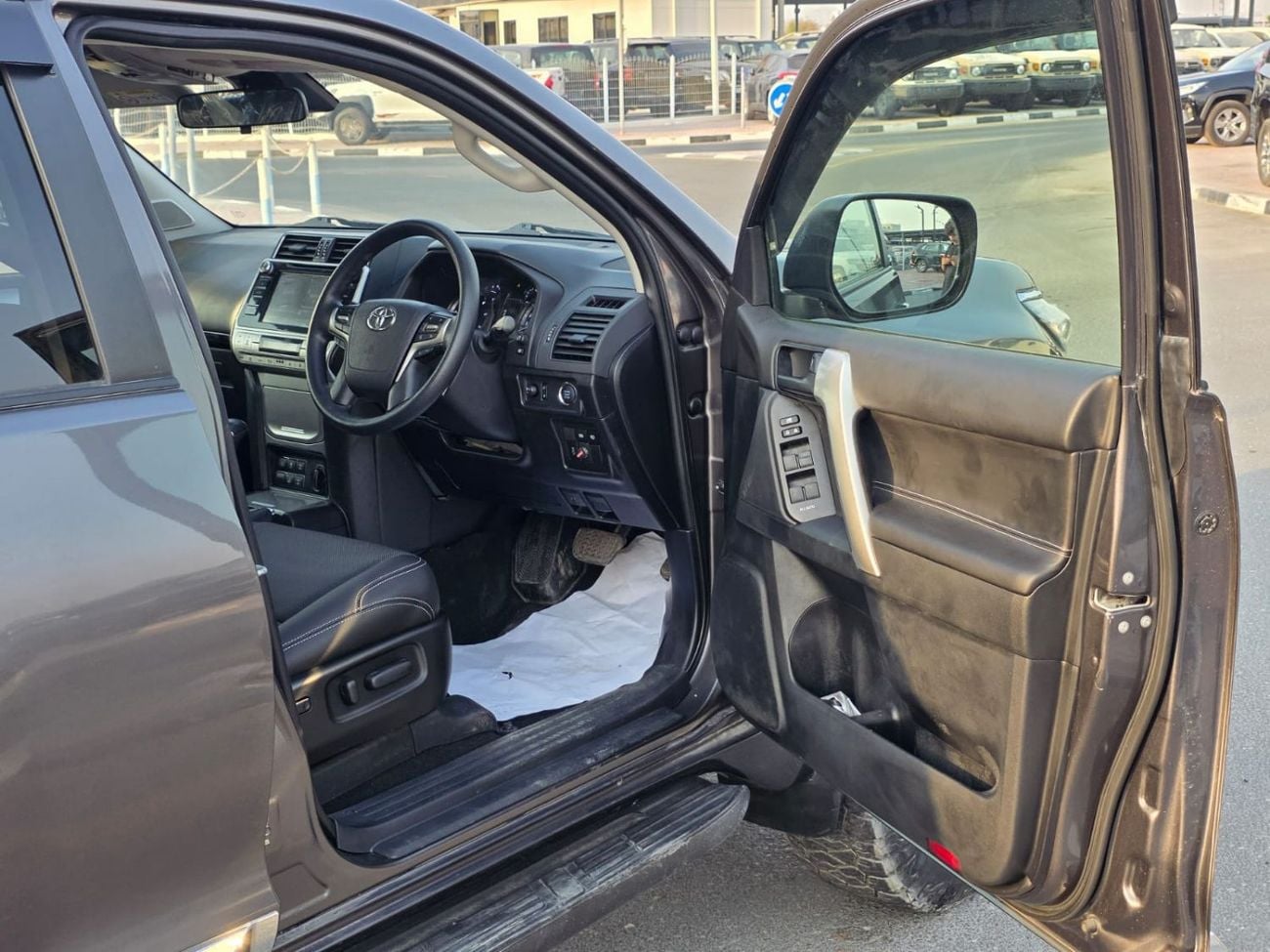 Toyota Prado 2019 4WD AT DIESEL = RIGHT HAND
