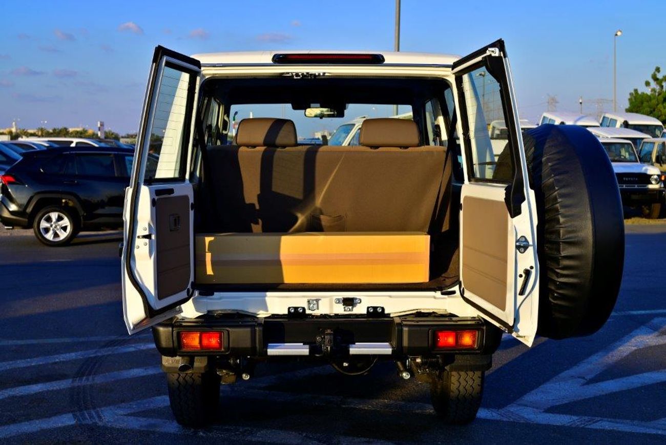 Toyota Land Cruiser 70 71 Short Wheel Base DLX 2.8L Diesel 4WD 5-Seater Automatic