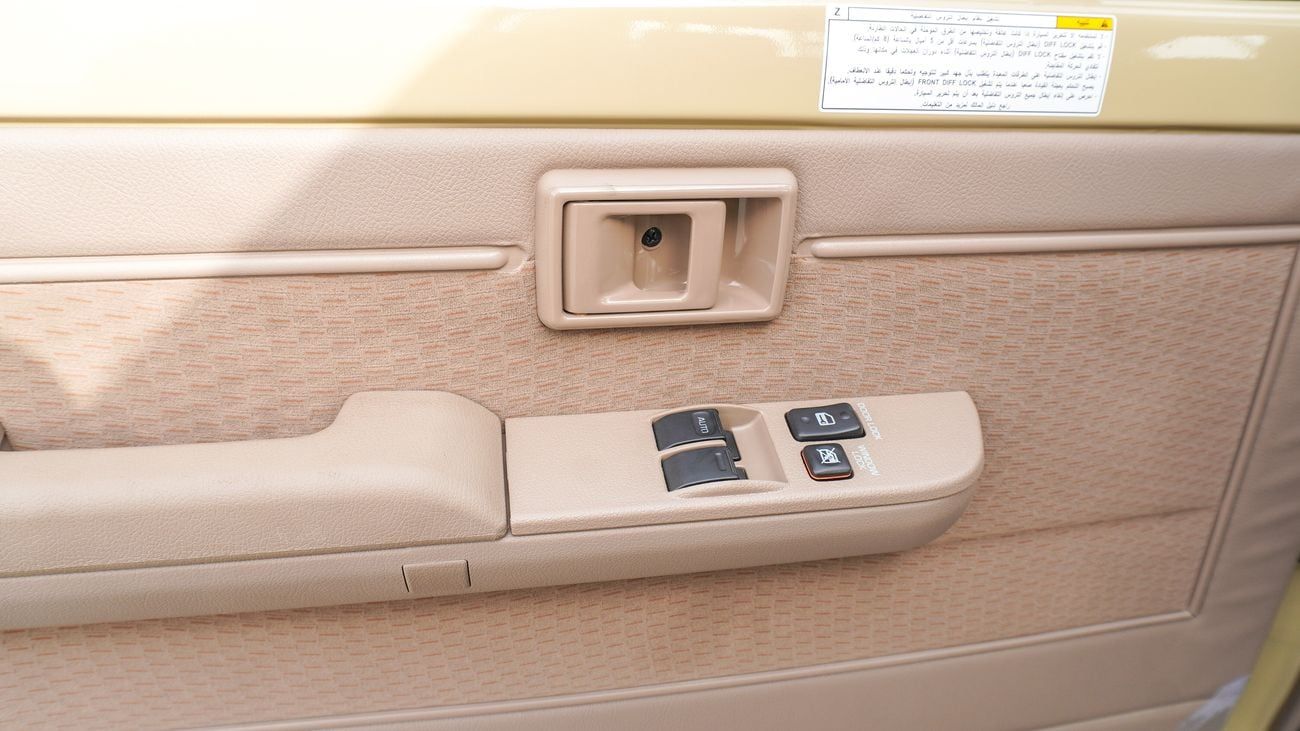 Toyota Land Cruiser Pick Up LC 79 4.0L V6 Single Cabin Auto transmission سلق ونش وفلوك سعودي