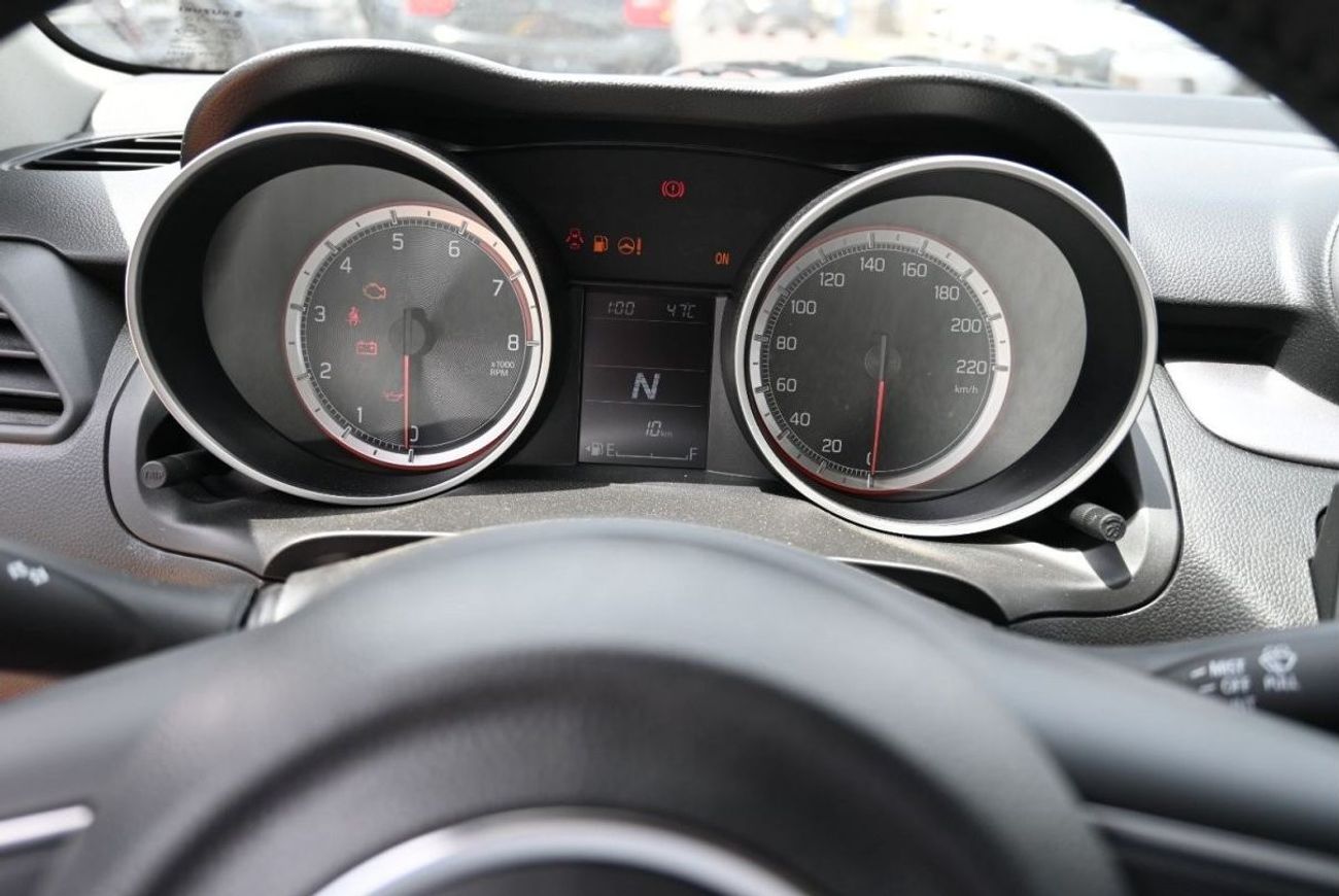 سوزوكي سويفت سوزوكي سويفت 1.2 لتر بنزين ، هاتشباك ، دفع أمامي ، 4 أبواب ، بدء الدفع ، وسادة هوائية مزدوجة ، حساسا