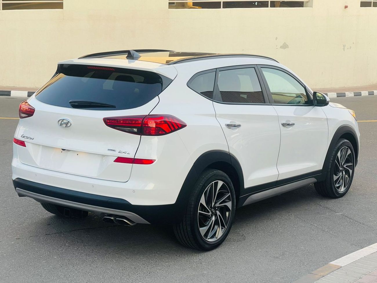 Hyundai Tucson Hyundai Tucson Year: 2021 Color: White
