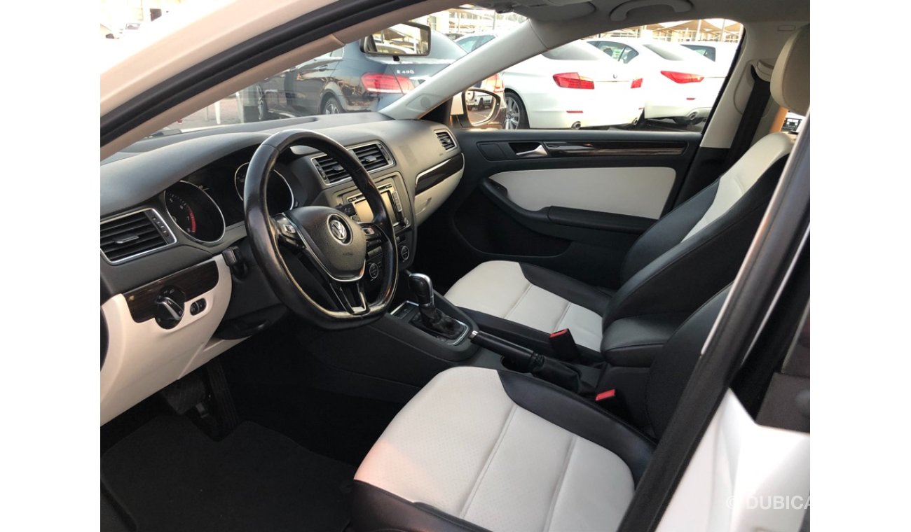 Volkswagen Jetta Volex wagan Getta model 2016 GCC car prefect condition full option sun roof leather seats back came
