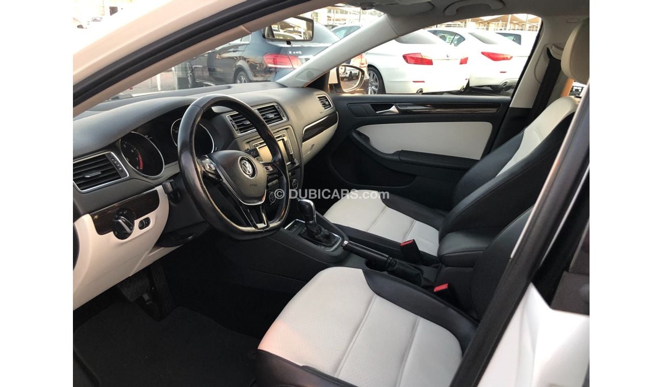 Volkswagen Jetta Volex wagan Getta model 2016 GCC car prefect condition full option sun roof leather seats back came