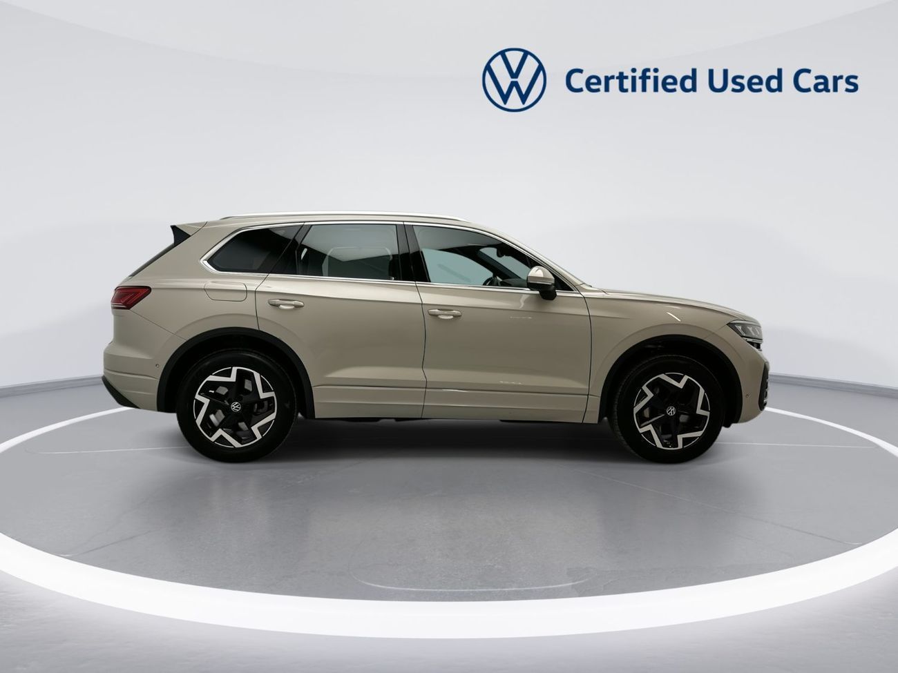 Volkswagen Touareg 3.0T TL (340 HP) Touareg Elegance + (REF#02757) - 44,100 AED SAVINGS from New Car