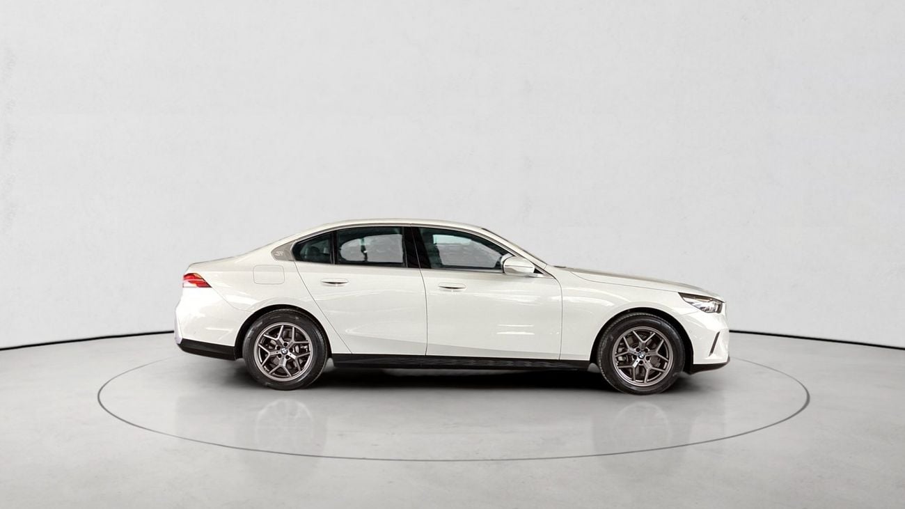 بي أم دبليو 520i 2.0 520I PURE AUTO | شامل الضمان | 0 ﺪﻔﻋﺓ ﺃﻮﻟﻯ