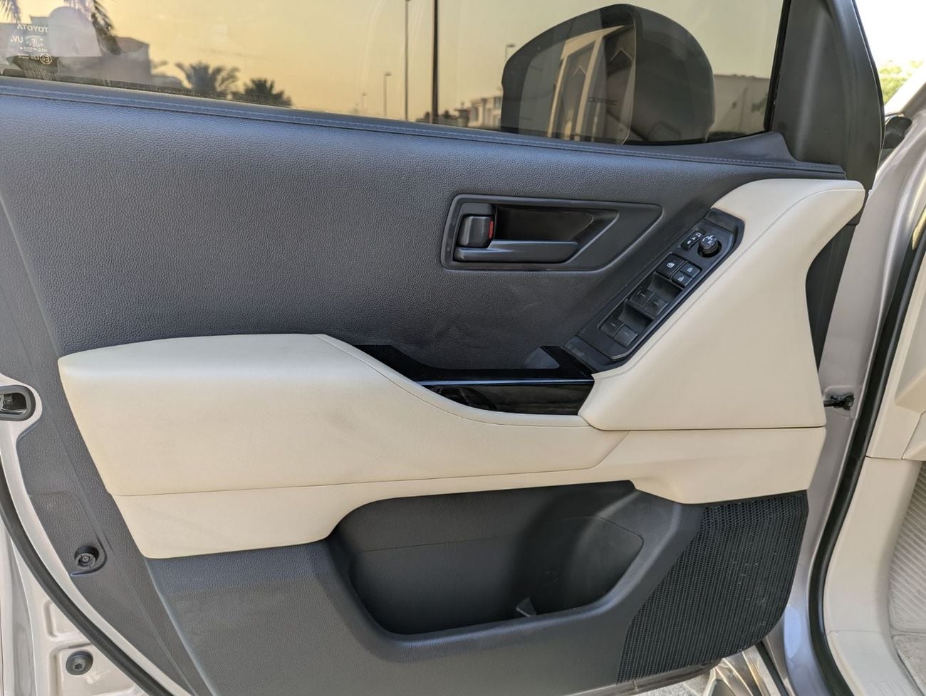 Toyota Land Cruiser GXR Top LHD 2022 MODEL Year 3.3L V6 Diesel Engine Twin turbo colour Brown interior Beige push start