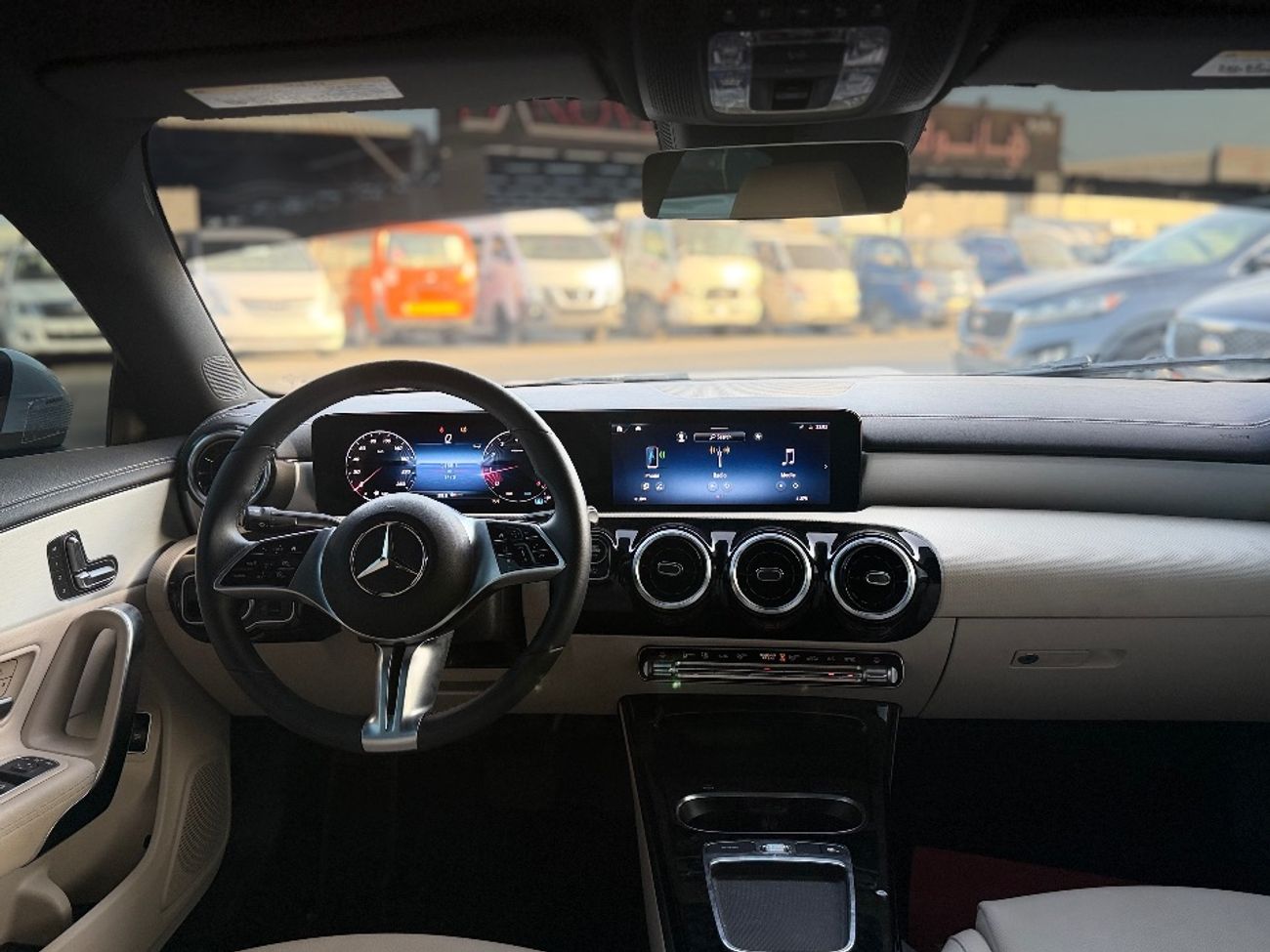 Mercedes-Benz CLA 250 للبيع Mercedes-Benz CLA 250 2025 فل أوبشن – صبغ وكالة الممشى: 1,000 كم فقط  فتحة سقف، جلد كهرباء، شا
