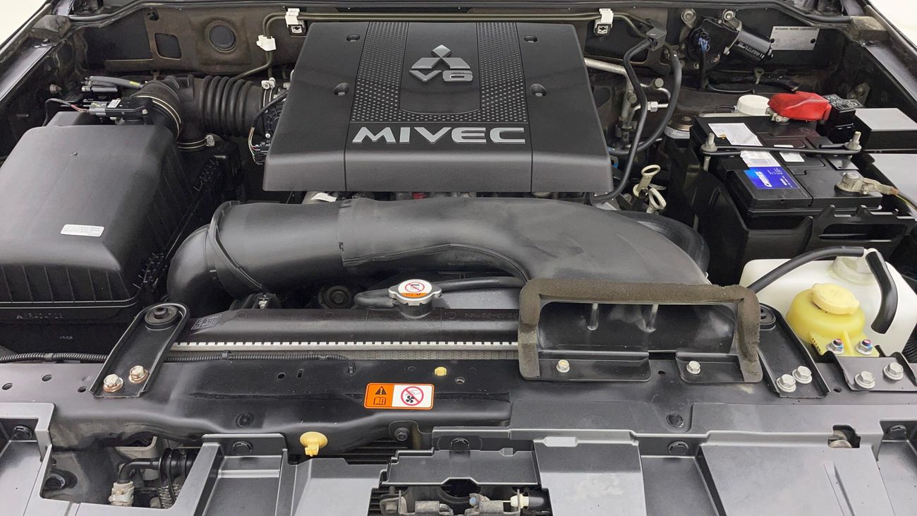 ميتسوبيشي باجيرو GLS HIGHLINE 3.8 | بدون دفعة مقدمة | اختبار القيادة في المنزل