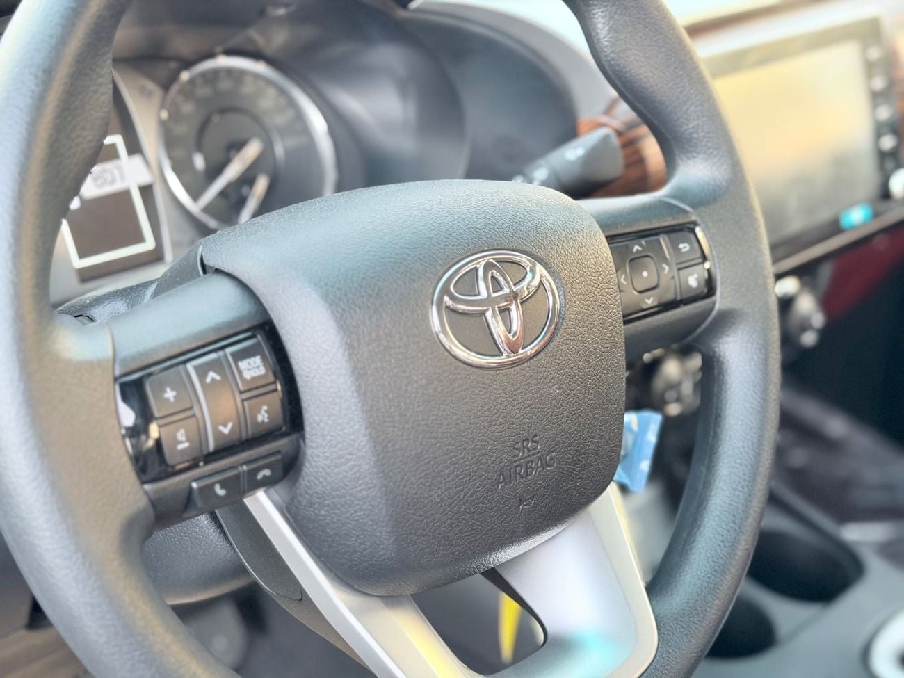 Toyota Hilux GL Toyota Hilux Full Option, 2.4-litre diesel, manual gearbox.