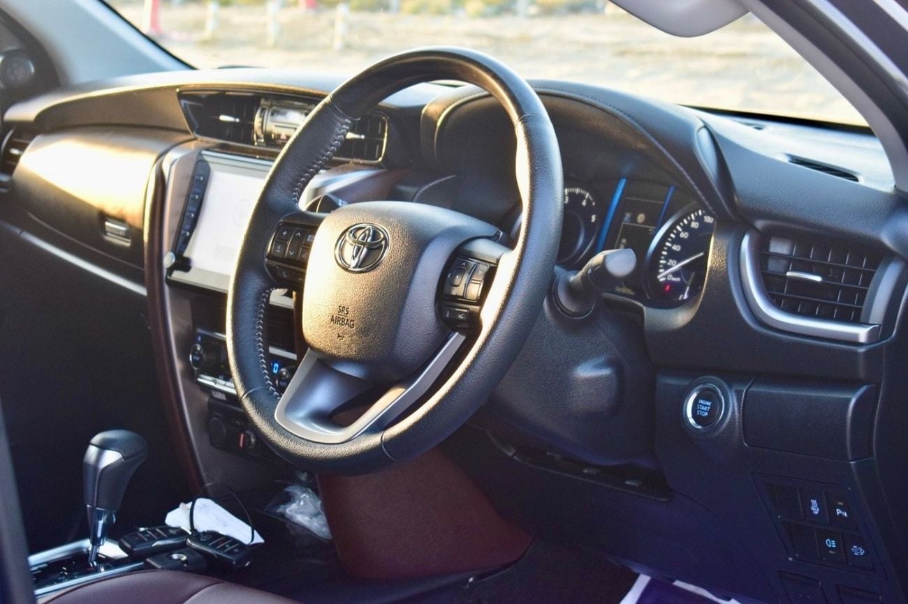Toyota Fortuner 2.8L Cylinder 4 Diesel Automatic Gear 7 seaters 5 Doors Right Hand Drive 2.8L Diesel Automatic RHD
