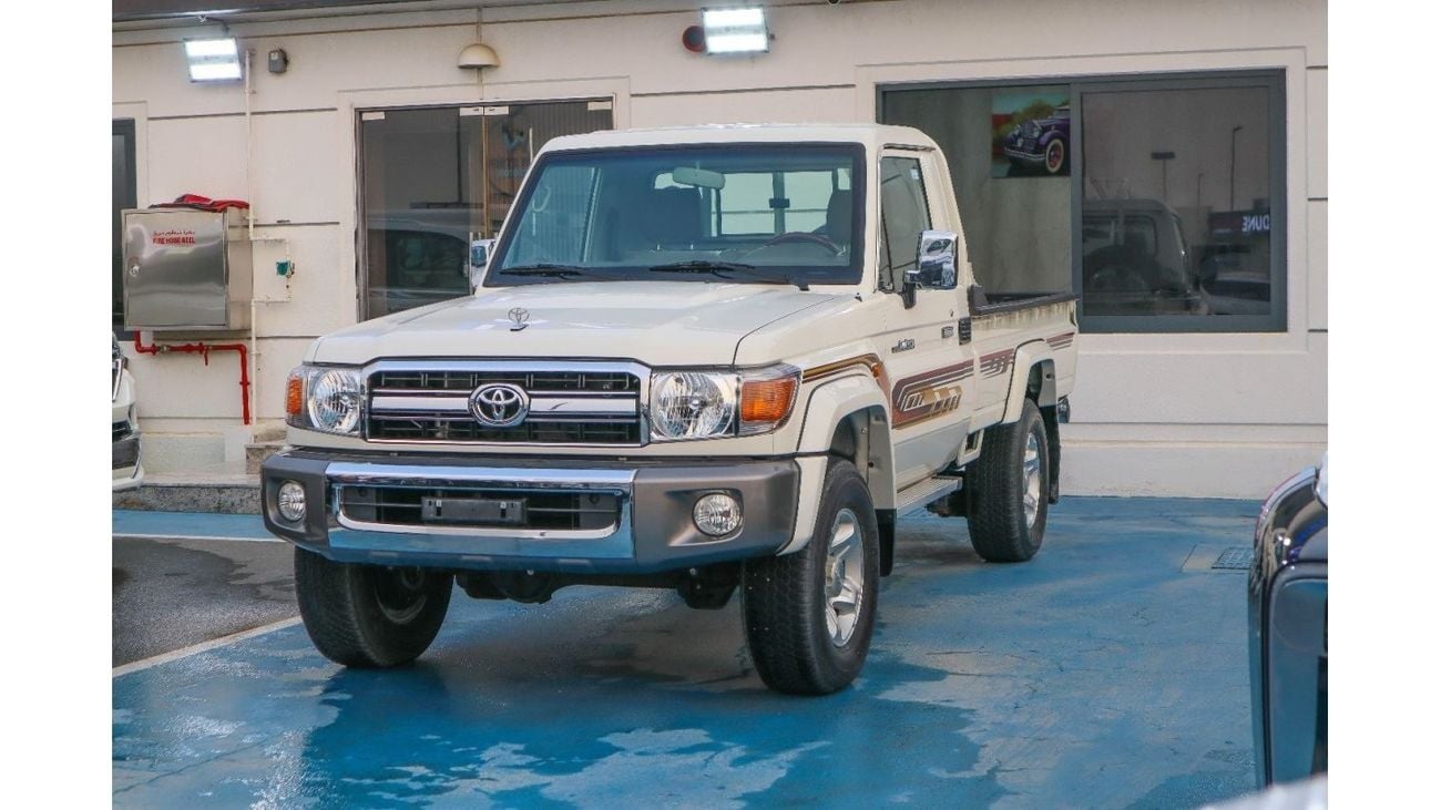 تويوتا لاند كروزر بيك آب مقصورة فردية Std