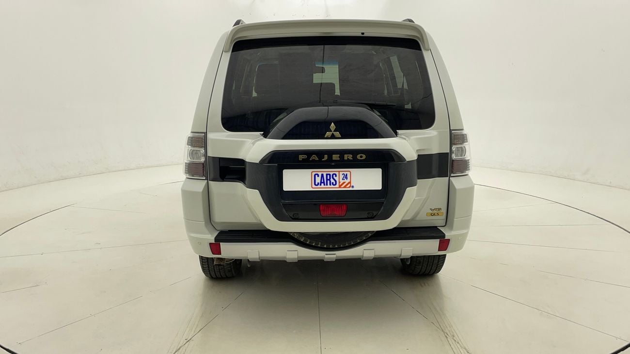 ميتسوبيشي باجيرو GLS MIDLINE 3 | بدون دفعة مقدمة | اختبار القيادة في المنزل