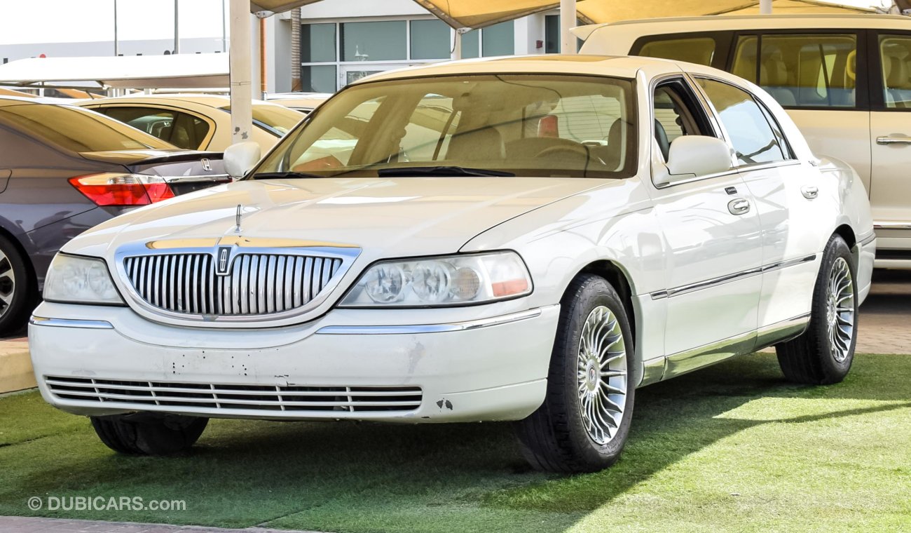 Lincoln Town Car Signature Limited