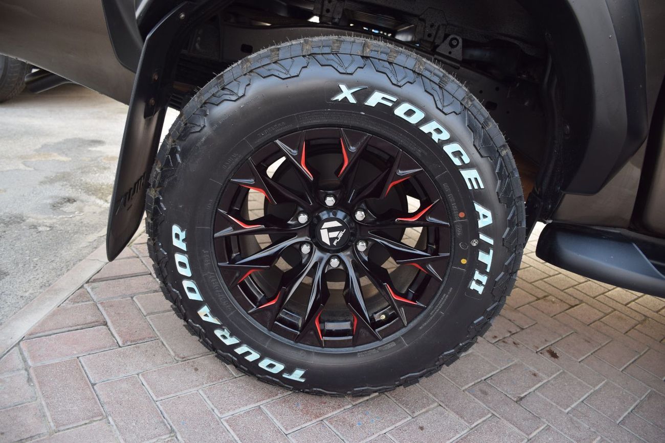 تويوتا هيلوكس 4X4 Diesel 2.8L (Right Hand)