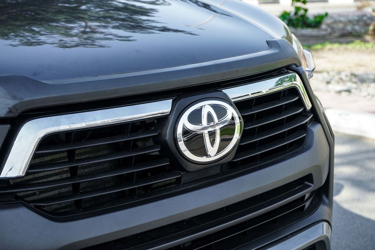 تويوتا هيلوكس The Toyota Hilux is a legendary, tough, and versatile pickup truck known for its reliability and off