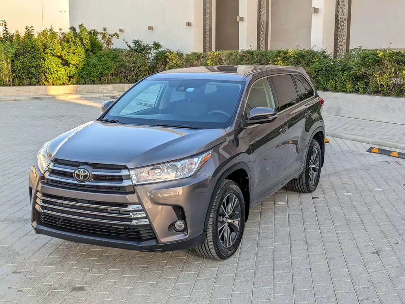 تويوتا هايلاندر Le Plus 3.5L V6- Rear Camera - 7 Seater