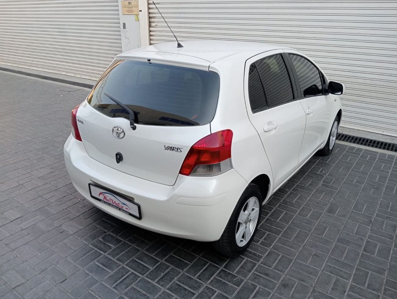 Toyota Yaris BASE