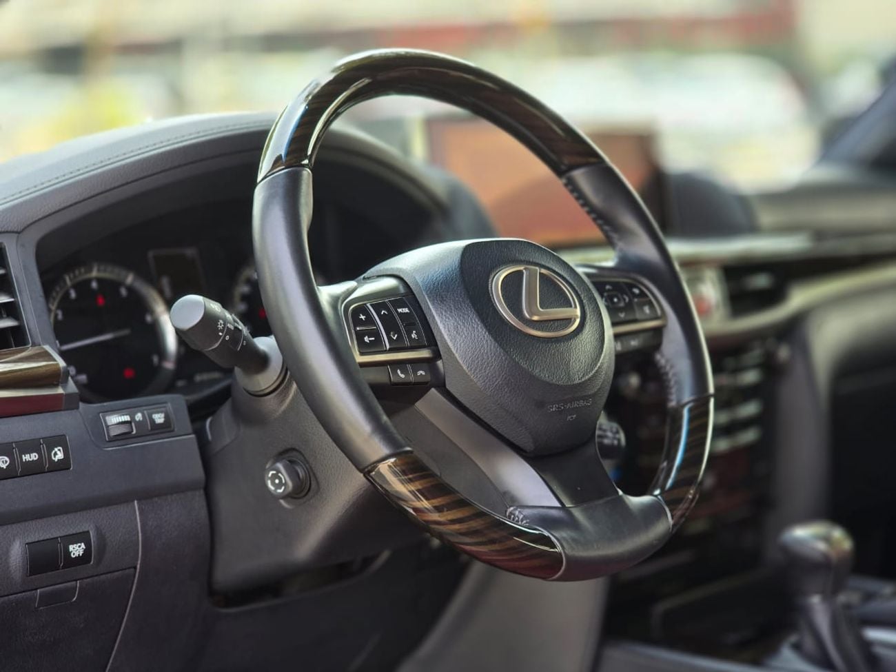 لكزس LX 570 SIGNATURE