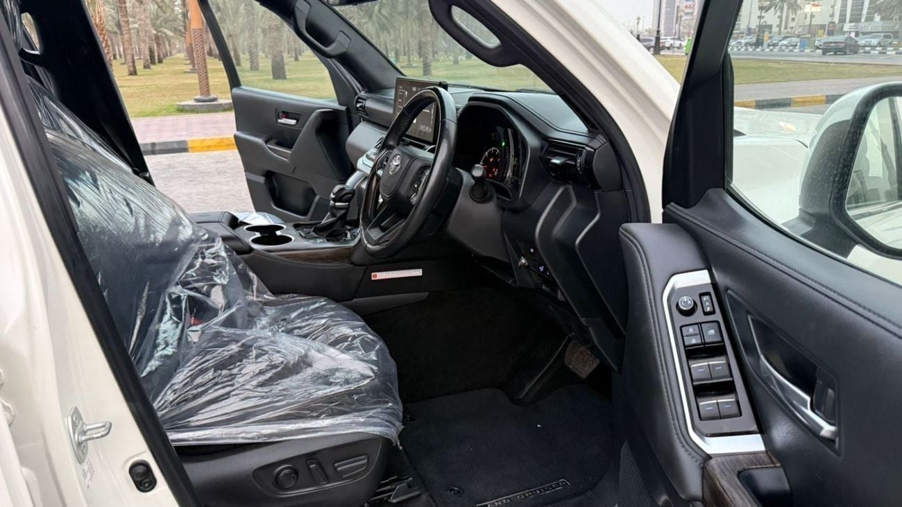 Toyota Land Cruiser Toyota landcruise 2022MODEL Engine 3.3l Diesel Transmission Automatic Interior Black colour white pu