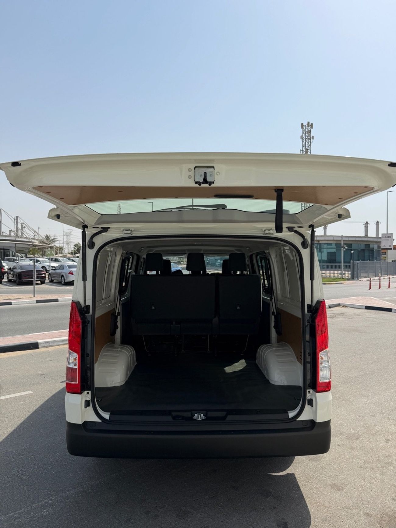 Toyota Hiace GL TOYOTA HIACE 6 SEATER GLASS VAN