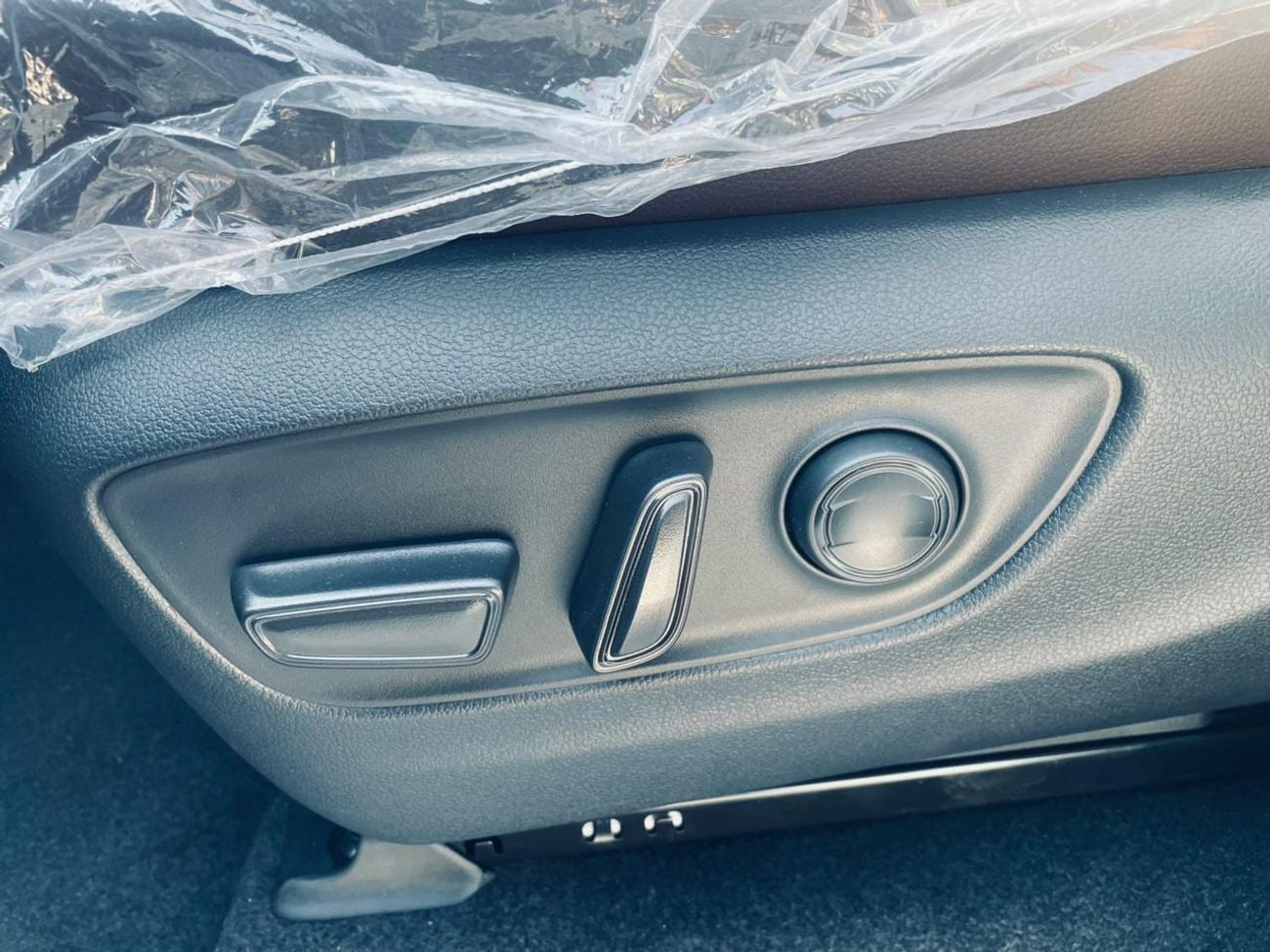 تويوتا برادو VXR Adventure Dual Tone 2.4T