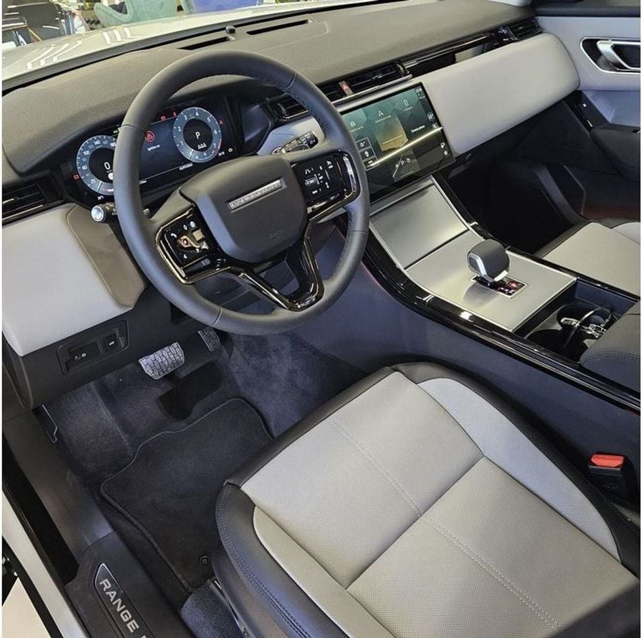 لاند روفر رينج روفر فيلار 2025 Range Rover Velar P250