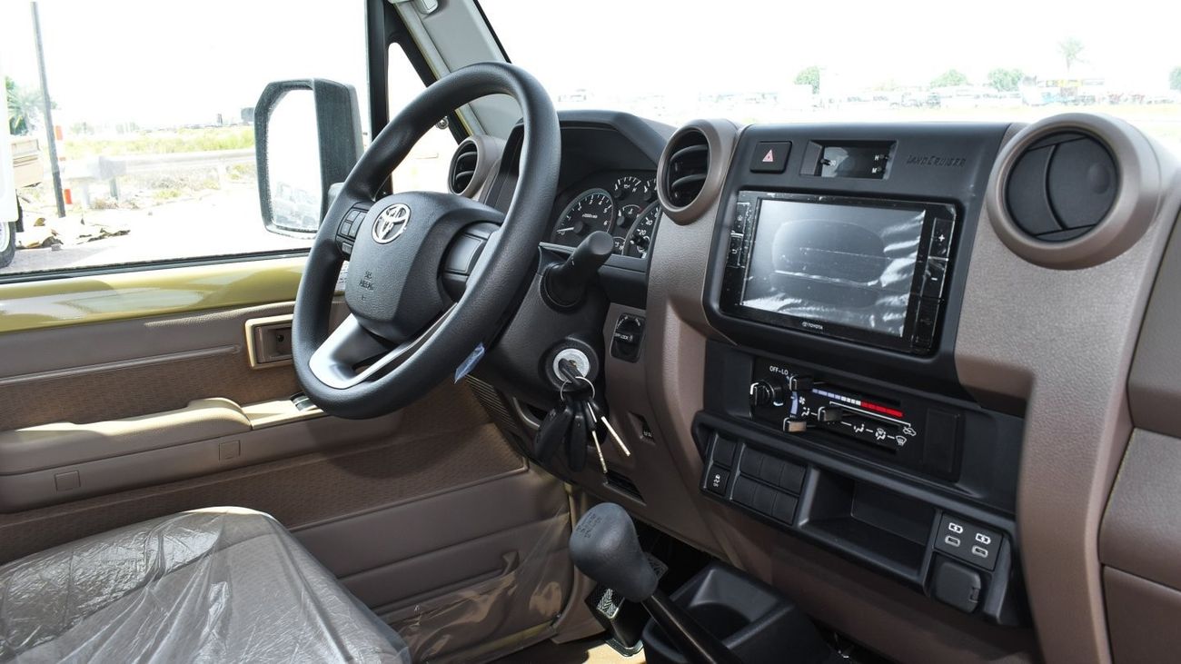 تويوتا لاند كروزر بيك آب 4.0L V6 Petrol Single Cabin  M/T