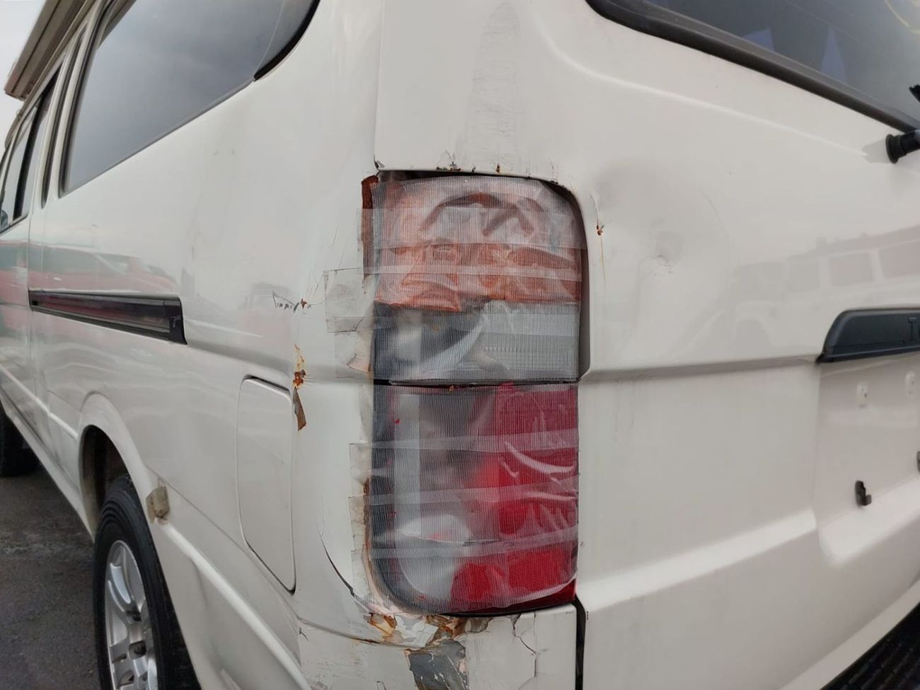 Toyota Hiace TOYOTA HIACE VAN RHD 1994  MODEL 2.7 L DIESEL AUTOMATIC(PM01681)